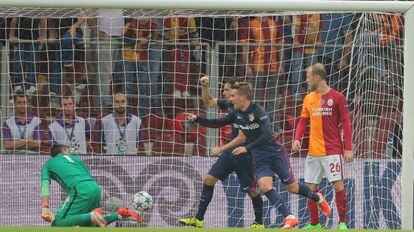 Griezmann celebra el primer gol al Galatasaray.