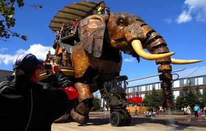 El gran elefante del parque de atracciones de L'Îlñe des Machines, en Nantes.