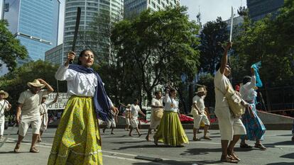 Actores caracterizados como los precursores de la Revolución, durante el desfile de 2020.