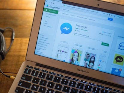La aplicaci&oacute;n Messenger en un port&aacute;til.