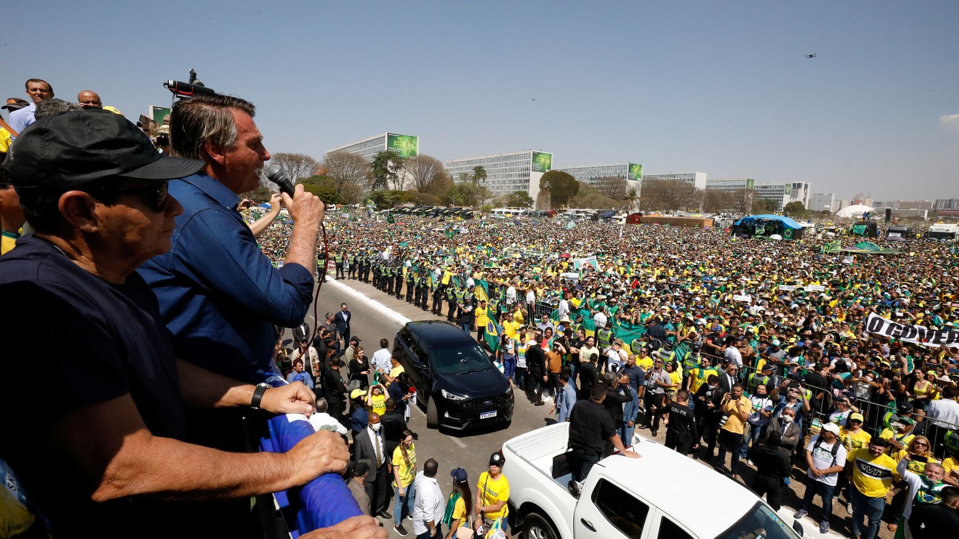 Bolsonaro amenaza con poner firme al Tribunal Supremo de Brasil en una movilización multitudinaria | Internacional | EL PAÍS