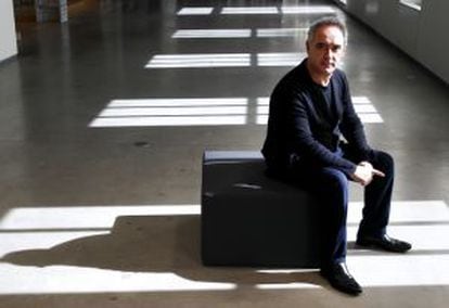 Ferran Adrià, en el Espacio Telefónica de Madrid, donde se exhibe la muestra sobre la creatividad de elBulli.