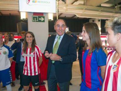 La Federación presenta su torneo femenino de fútbol sin que aún se haya avanzado en la firma del primer convenio y con otro litigio por los derechos televisivos