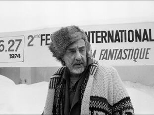 Romain Gary, en la pista de esquí de Avoriaz (Francia), en 1974.