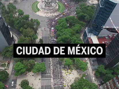 La marcha del Orgullo Gay en la Ciudad de México desde el cielo.