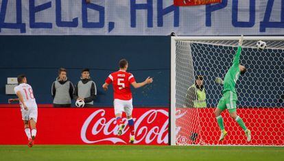 Jordi Alba anota el primer gol del encuentro ante Rusia.