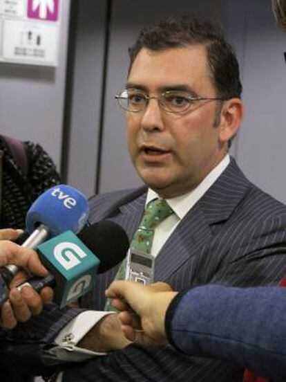 El secretario general de Pesca, Carlos Domínguez, atiende a la prensa en el Parlamento Europeo. EFE/Archivo