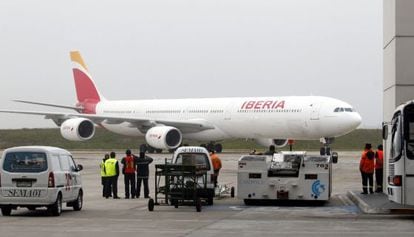 Un avi&oacute;n de Iberia aterriza este lunes en Montevideo (Uruguay). 