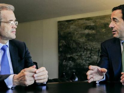 Jordi Gual, presidente de CaixaBank, y Gonzalo Gortázar, consejero delegado de la entidad, en una imagen de archivo.