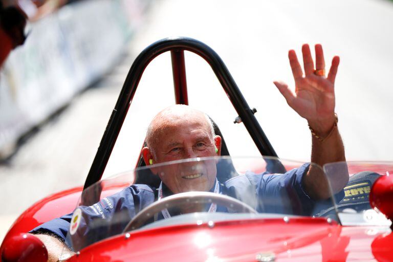 Stirling Moss, monta un Ferrari 750 Monza en una foto de archivo tomada en el Rally Clásico e Ennstal.