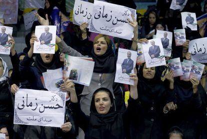 Partidarias del candidato electoral Hassan Zamani, en un mitin celebrado en Teherán el martes.