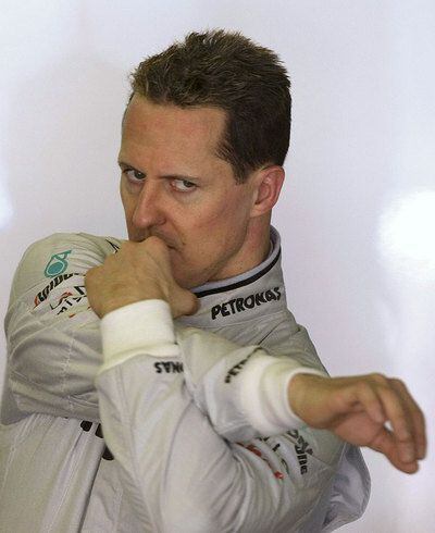Schumacher calienta antes del GP de Montmeló.
