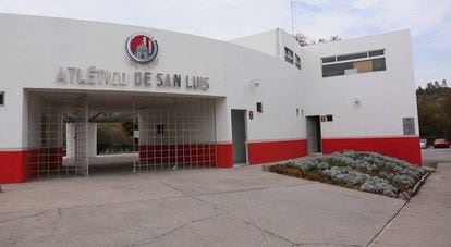 La fachada de las instalaciones del Atlético de San Luis.