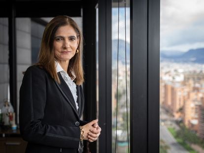 Ángela María Orozco, en su oficina de Bogotá, Colombia.