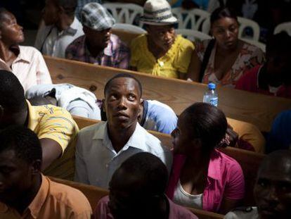 Haitianos en Santo domingo regularizando papeles migratorios 