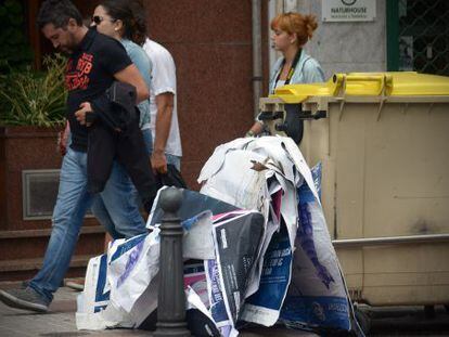 Contenedores de basuras en el centro de A Coruña.