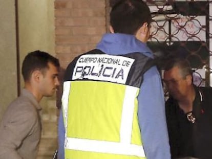 El agresor, detenido tras tirarse por la ventana de la vivienda de un segundo piso