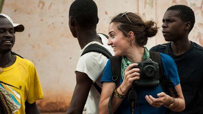 Un fotograma de la película 'Camille', una ficción basada en los dos años que Camille Lepage trabajó como fotoperiodista en la guerra de la República Centroafricana.