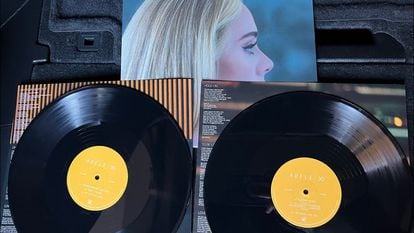 Adele genera un retraso en las fábricas de vinilos por la cantidad de  copias de su nuevo disco