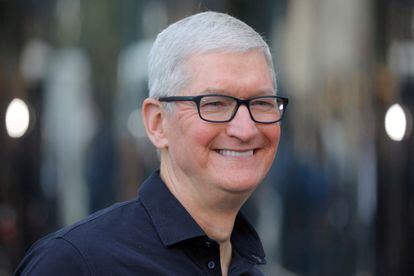 Tim Cook, consejero delegado de Apple, durante una visita a una tienda de la compañía en Nueva York.