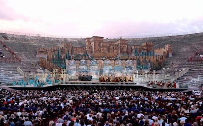 Representación de la ópera Rigoletto en el anfiteatro de Verona.