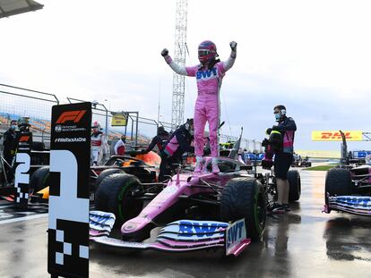 El piloto canadiense Lance Stroll celebra la pole conseguida este sábado en Turquía.