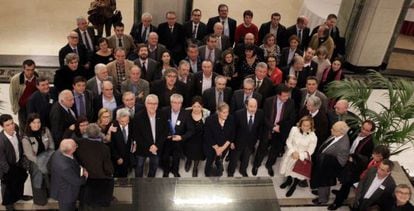 La oposición parlamentaria, junto a rectores y científicos, tras la firma de documento contra los recortes en I+D.