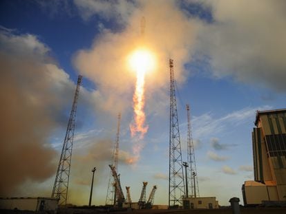 Un cohete Soyuz despega desde el puerto espacial europeo de Guayana Francesa en abril de 2014.