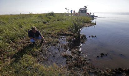 La costa de Bay Jimmy, en Luisiana, una de las zonas m&aacute;s afectadas por la explosi&oacute;n de la plataforma de BP en 2010.