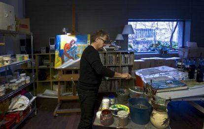 El pintor y diseñador Javier Mariscal en su estudio del Poble Nou en Barcelona.