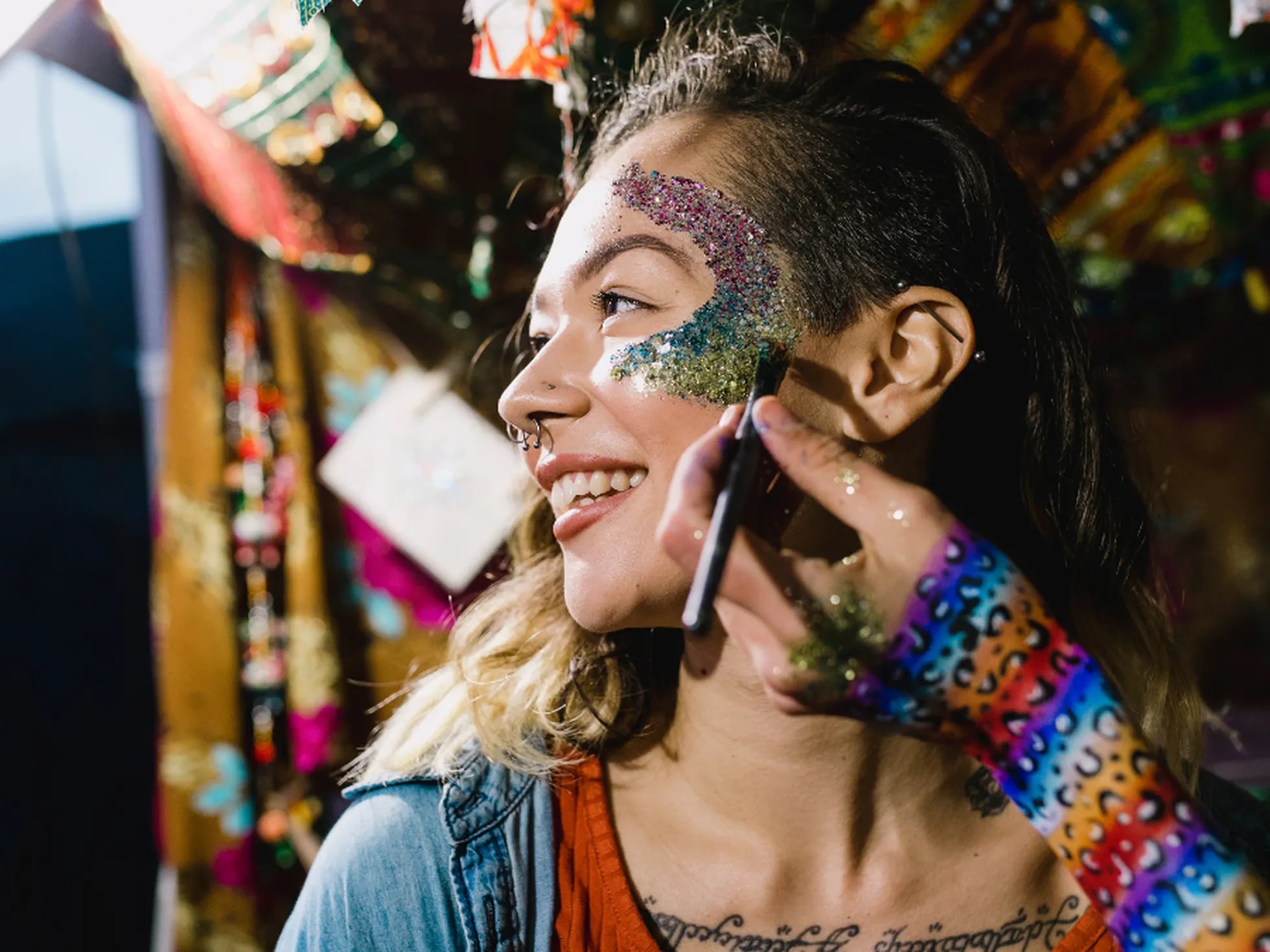 Consejos para ponerte purpurina y brillantes en el maquillaje este Carnaval  2022