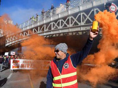 Nueva jornada de manifestaciones en Francia mientras el Gobierno negocia con los sindicatos moderados