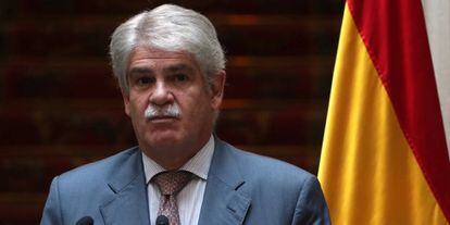 El ministro de Exteriores, Alfonso Dastis, tras recibir al secretario general de la Liga Árabe, Ahmed Aboul Gheit.