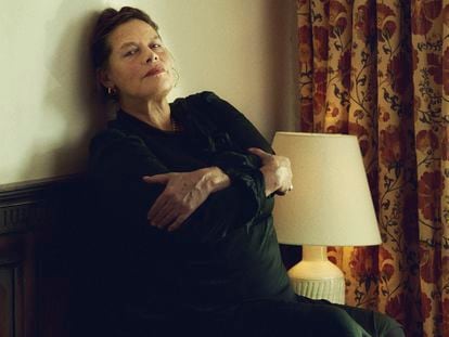 La escritora Deborah Levy, fotografiada en el hotel y club privado Soho House de Barcelona.