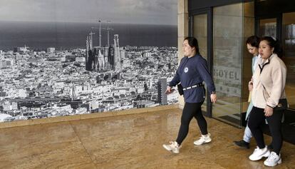 Turistas en un hotel de Barcelona, este sábado.