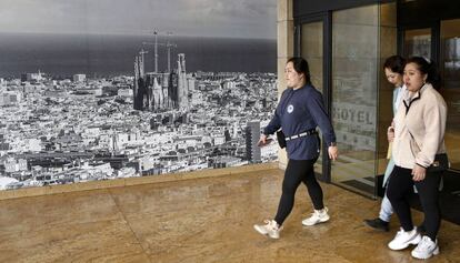 Turistes en un hotel de Barcelona, aquest dissabte.