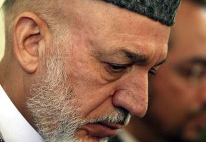 KAB07. KABUL (AFGANISTÁN), 24/9/2011.- El presidente afgano Hamid Karzai (izda) asiste a una ceremonia en honor al expresidente afgano Burhanuddin Rabbani, el pasado 24 de septiembre.