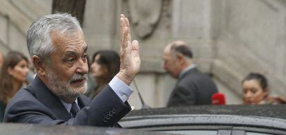 El expresidente de la Junta de Andalucía y exconsejero de Economía y Hacienda José Antonio Griñán, a su salida del Tribunal Supremo el pasado 10 de abril.