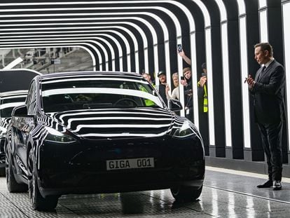 Elon Musk en el inicio de operaciones de la planta de Tesla en Gruenheide (Alemania), en marzo de 2022.