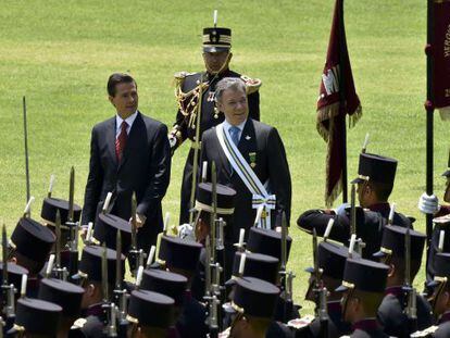 Enrique Peña Nieto y Juan Manuel Santos, en México.