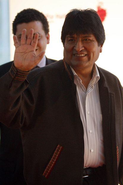 Evo Morales llega al estreno de la película de Oliver Stone.