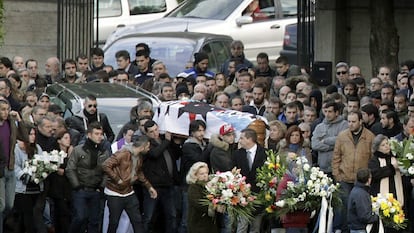 El féretro de Francisco Javier Romero Jimmy, el hincha del Deportivo asesinado.