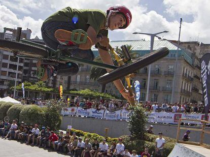 Un participante de BMX durante la celebraci&oacute;n del XII Marisqui&ntilde;o en 2012.