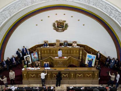 Delcy Rodríguez ante la Asamblea Nacional en Caracas (Venezuela), al aprobar la ley, este martes.