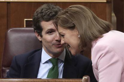 Pablo Casado y María Dolores de Cospedal en el Pleno parlamentario del 18 de octubre.