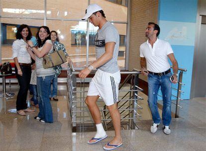 Cristiano Ronaldo, ayer en el hospital La Moraleja.