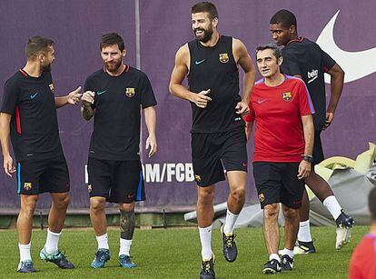 Los jugadores del Barcelona durante un entrenamiento.