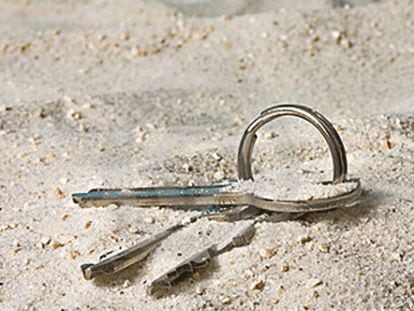 Convierte tu móvil en un detector de metales por si pierdes algo en la playa este verano