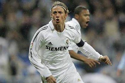 Guti celebra con entusiasmo su gol.