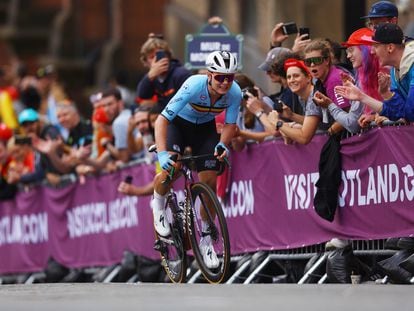 La belga Lotte Kopecky, en acción este domingo durante el Mundial de ciclismo, en Glasgow (Escocia).